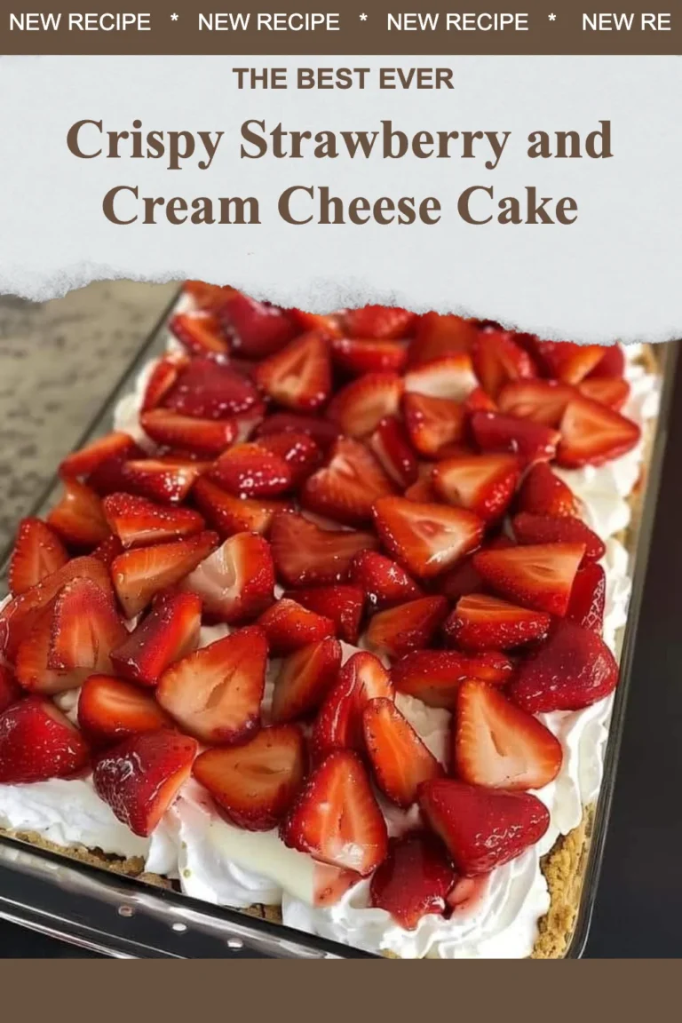Gâteau croustillant aux fraises et fromage à la crème sur une assiette