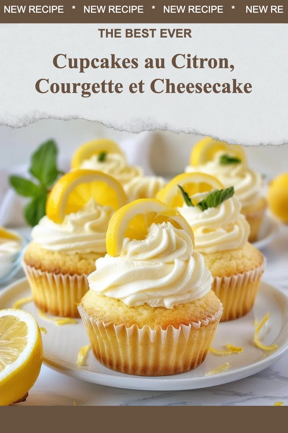 Cupcakes au citron avec courgette et cheesecake sur table en bois