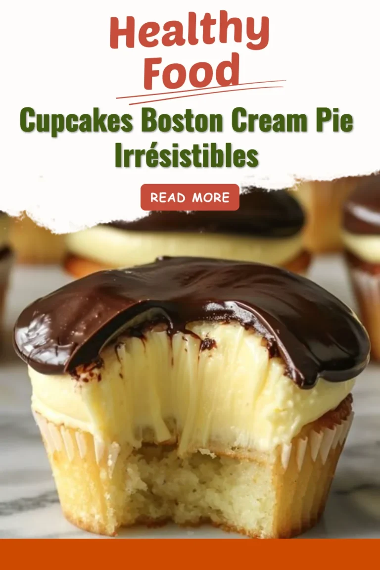 Cupcakes Boston Cream Pie avec crème pâtissière et glaçage au chocolat.