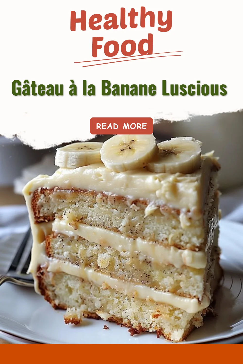 Gâteau à la Banane Luscious moelleux et savoureux sur une assiette décorative