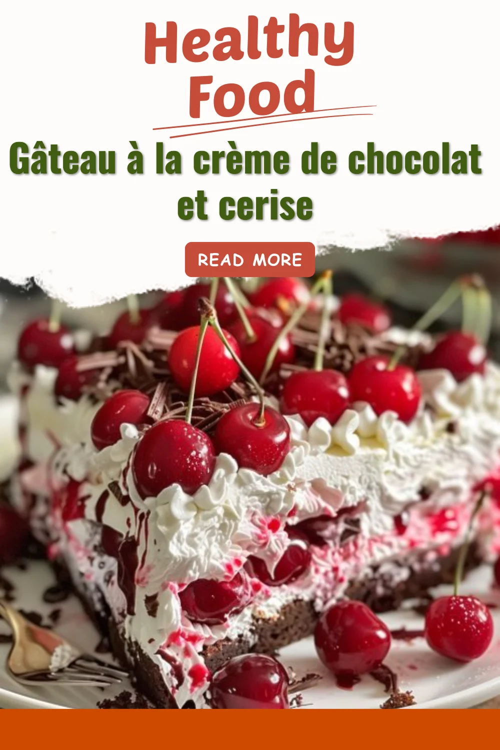 Gâteau au chocolat avec crème de chocolat et cerises sur le dessus