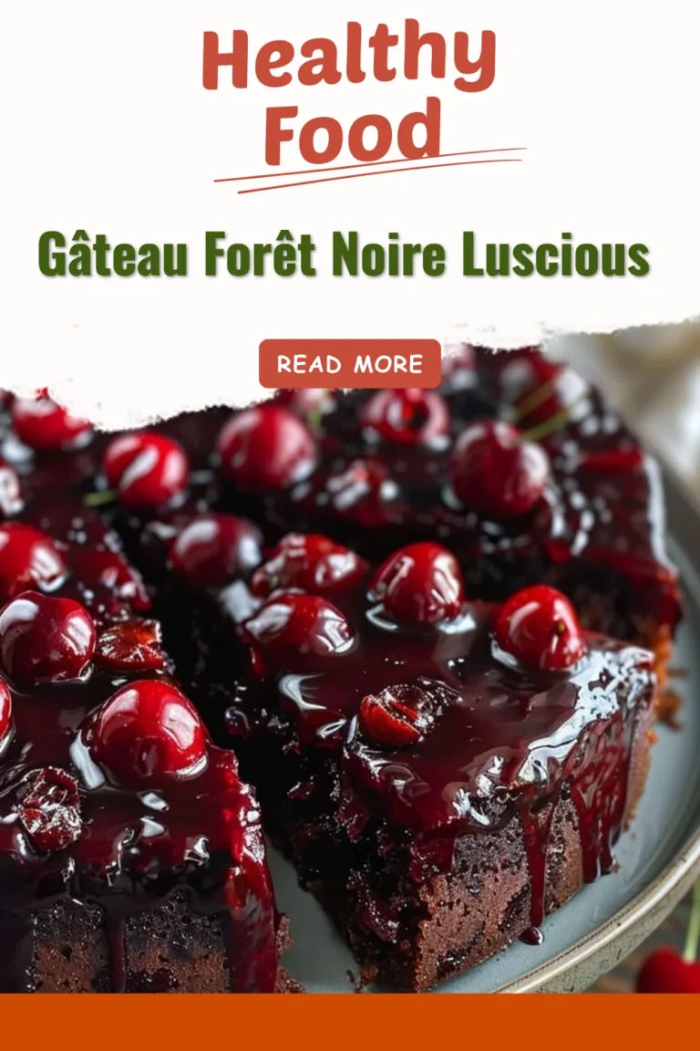 Gâteau Forêt Noire Luscious avec cerises et crème chantilly sur le dessus