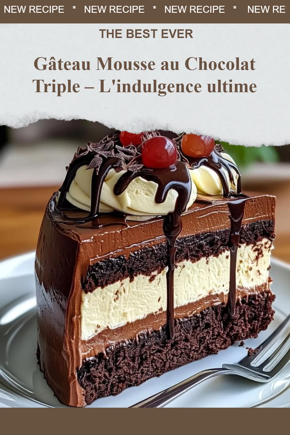 Gâteau Mousse au Chocolat Triple, un dessert chocolaté décadent et savoureux.