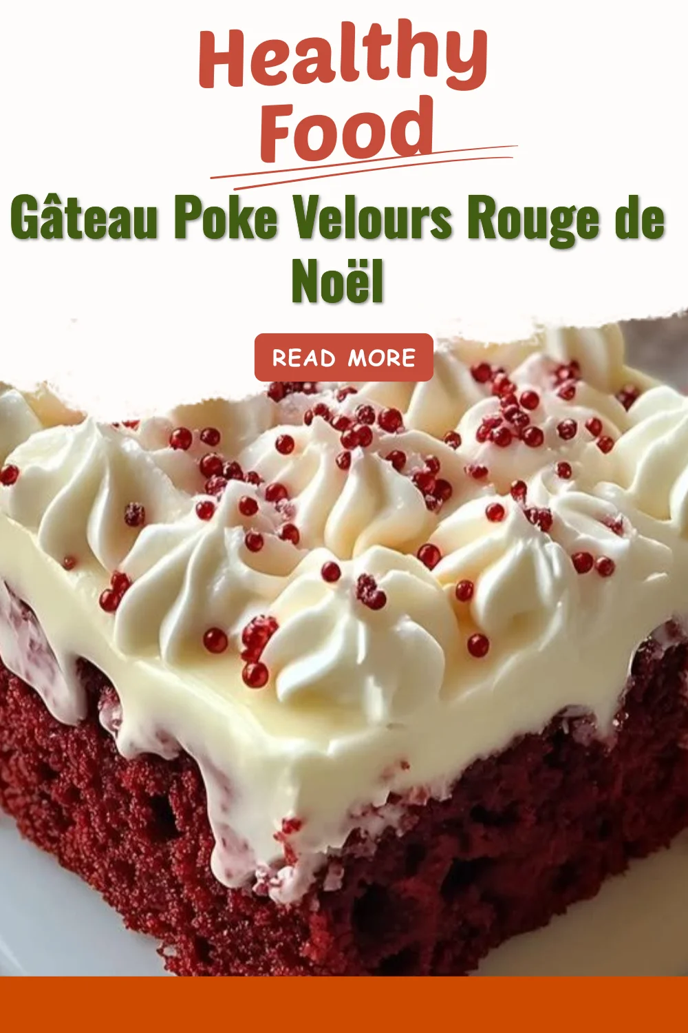 Gâteau Poke Velours Rouge de Noël décoré avec des framboises et de la crème