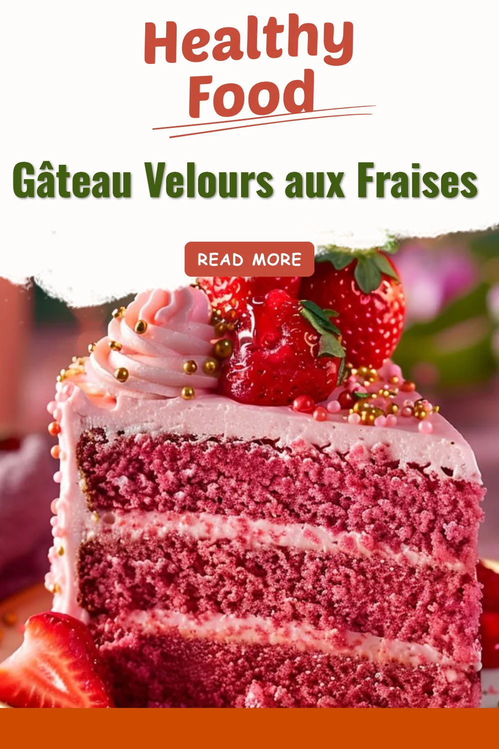 Gâteau Velours aux Fraises décoré de frais et de crème chantilly