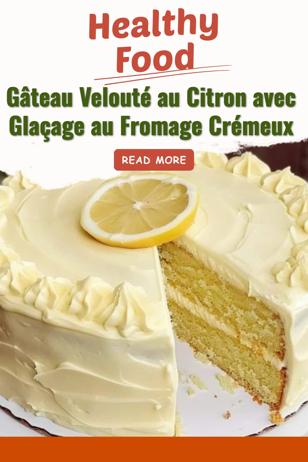 Gâteau Velouté au Citron avec glaçage au fromage crémeux sur une assiette élégante
