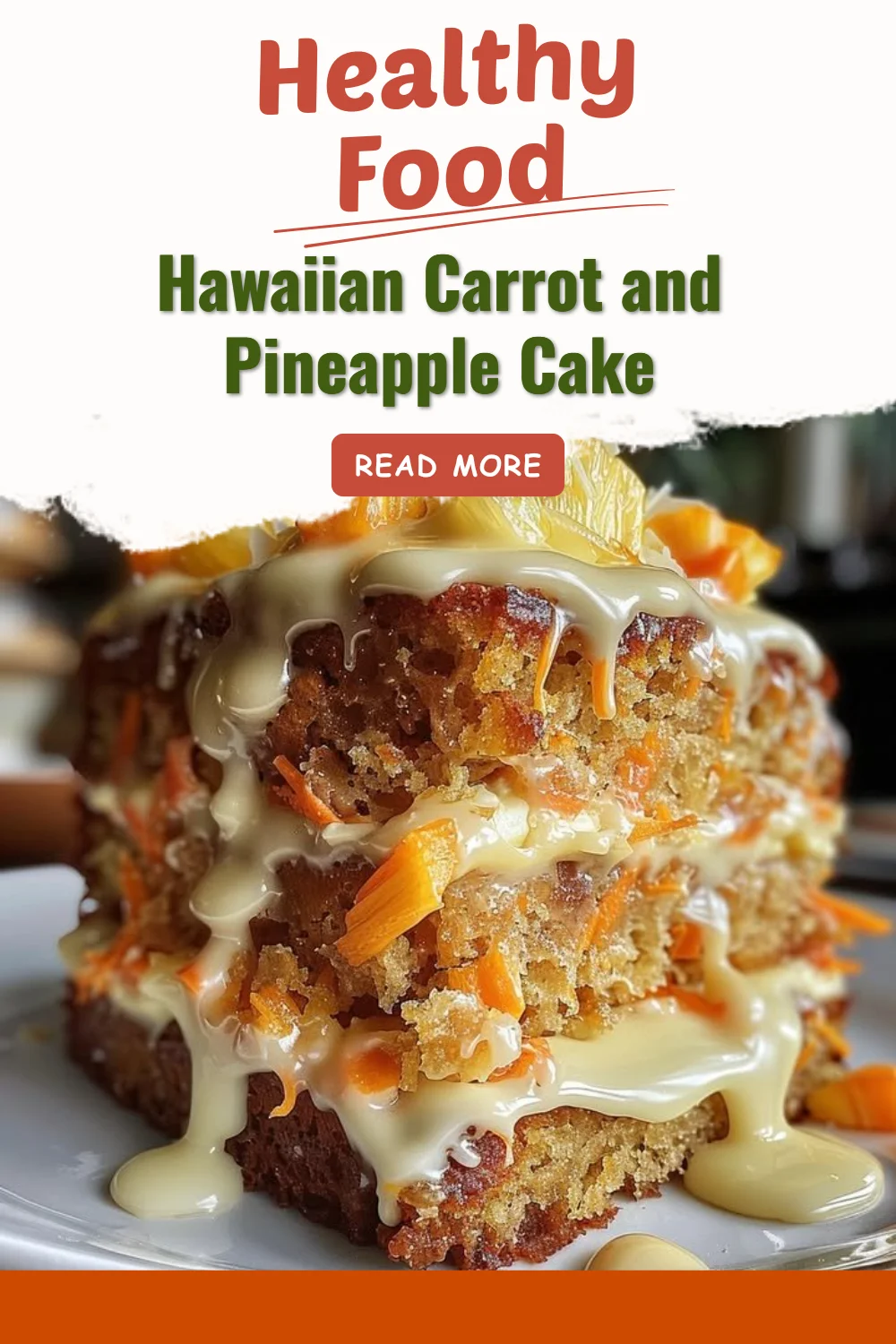 Gâteau hawaïen aux carottes et à l'ananas sur une table décorée