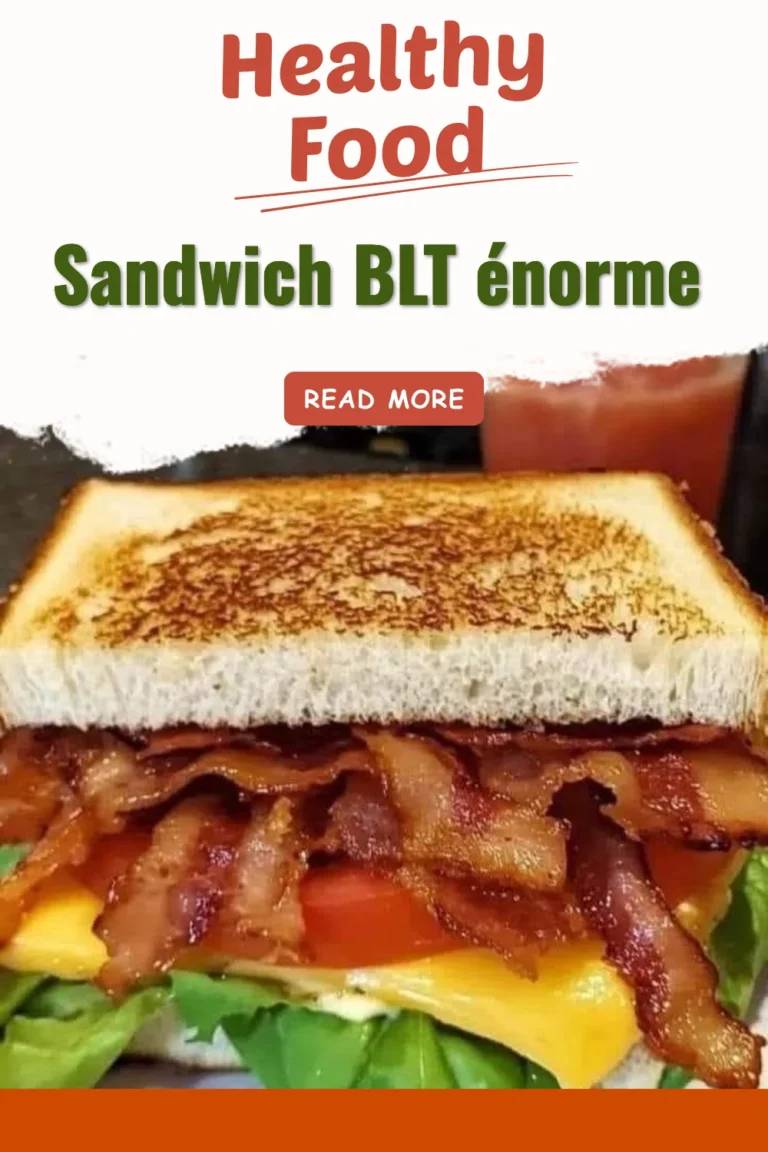 Une photo d'un BLT sandwich énorme bien garni avec bacon, laitue et tomate.
