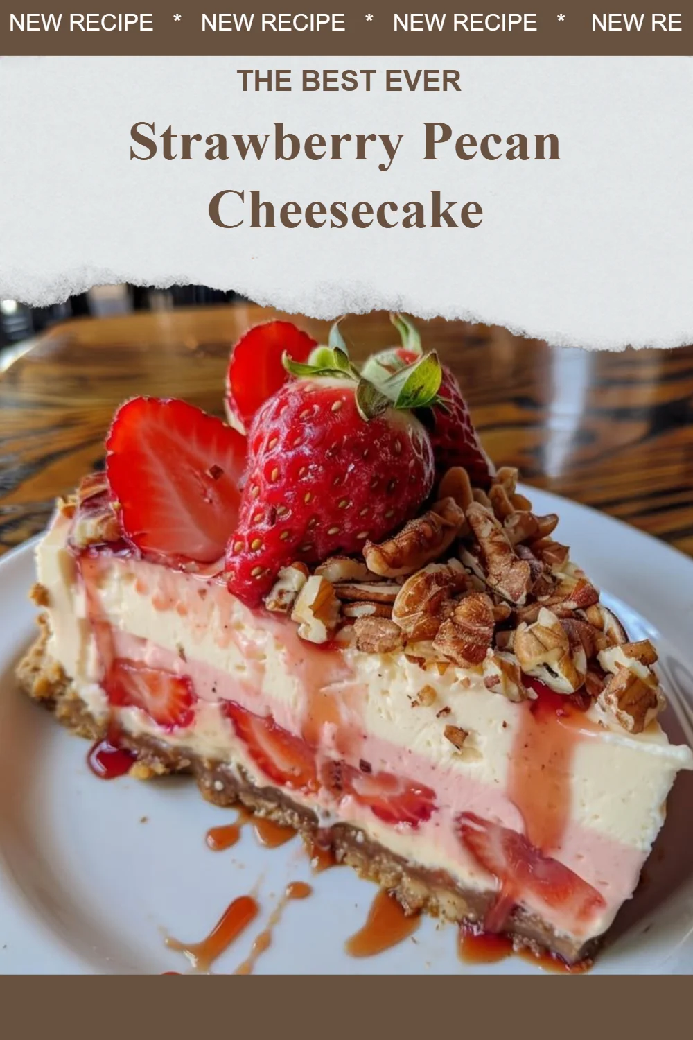 Cheesecake aux fraises et noix de pécan garnie de fruits frais