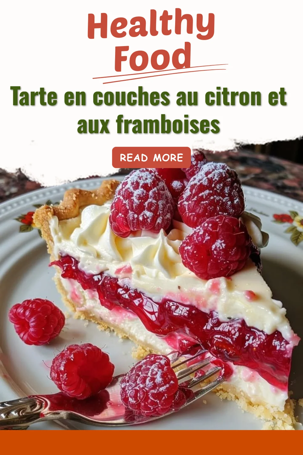Tarte aux framboises et citron en couches, dessert délicieux et coloré.