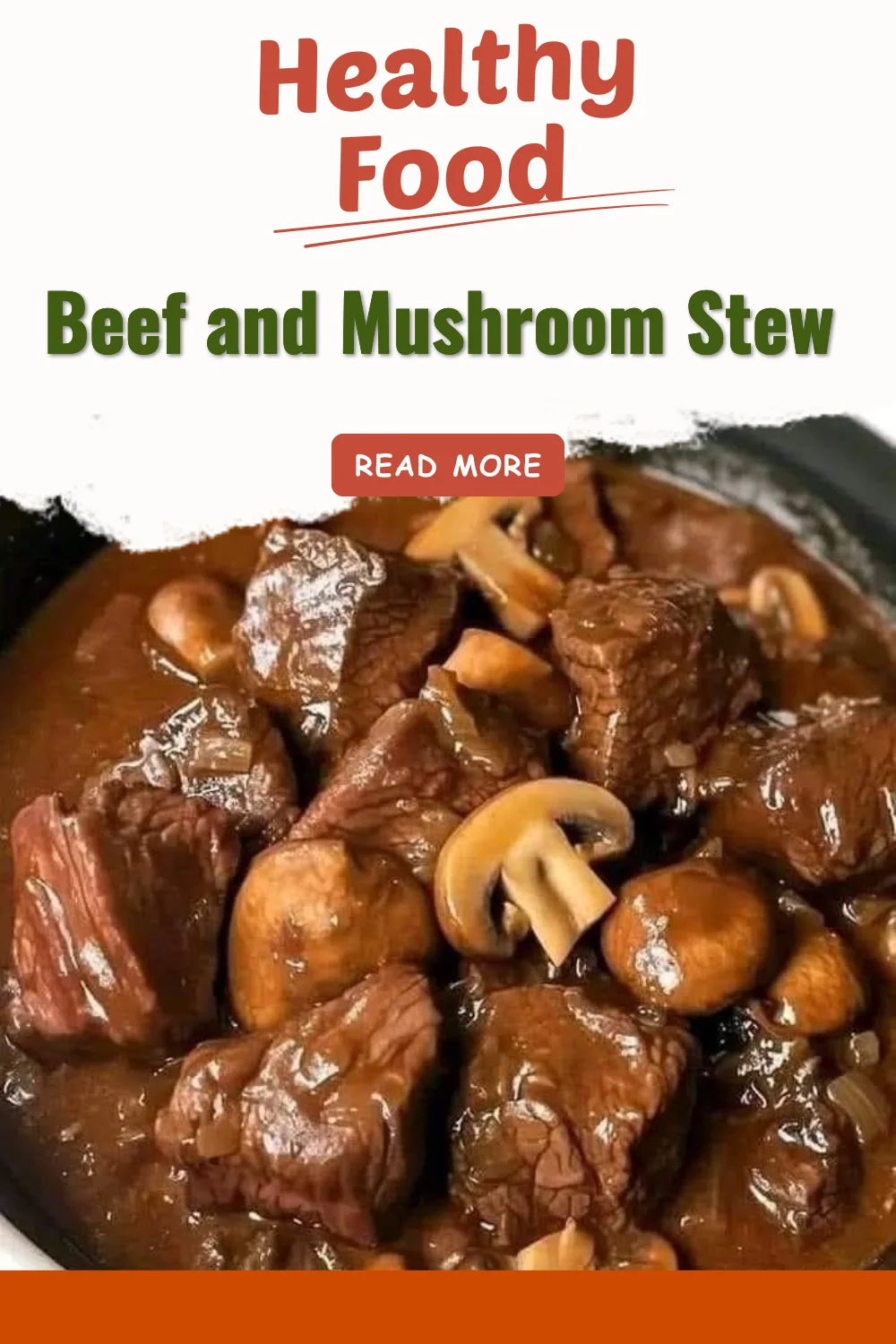 Ragoût de bœuf et champignons dans une cocotte en fonte