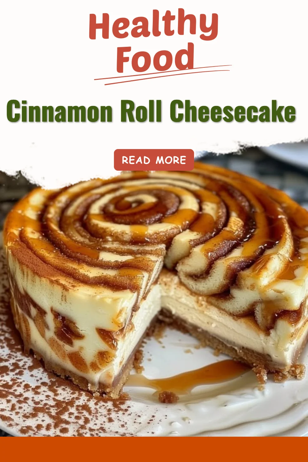 Cheesecake à la cannelle avec des spirales de cinnamon roll sur le dessus