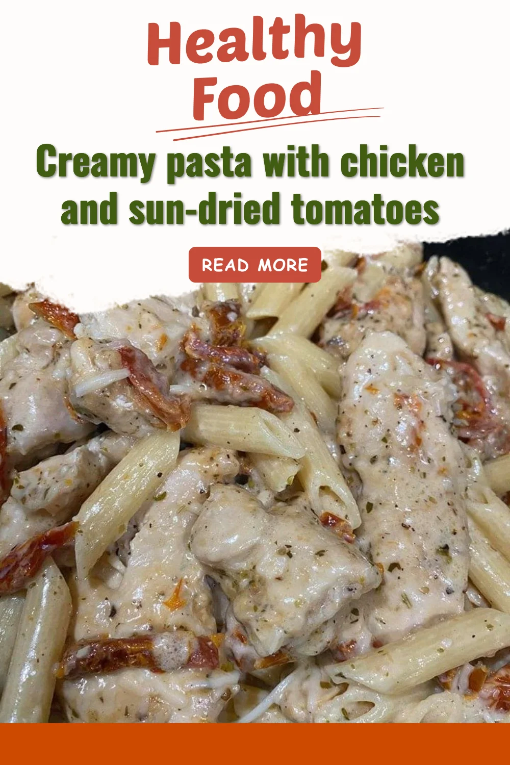 Pâtes crémeuses au poulet et tomates séchées dans une assiette appétissante