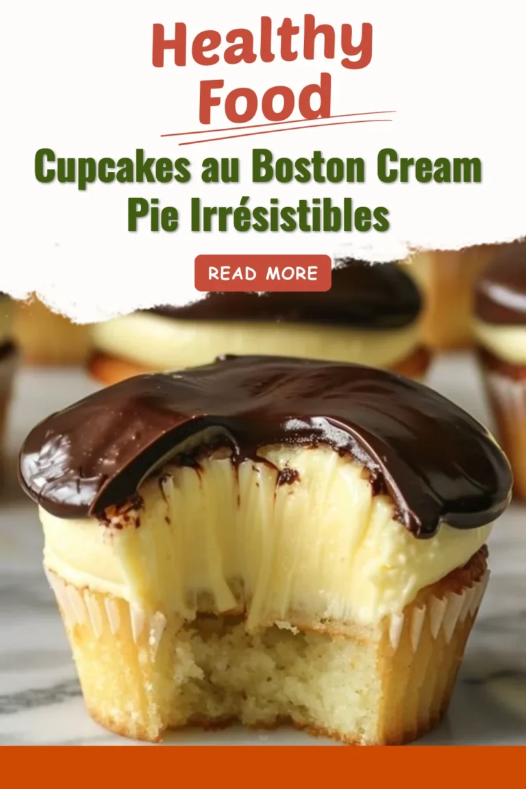 Cupcakes au Boston Cream Pie avec crème et chocolat garnissant un gâteau moelleux.