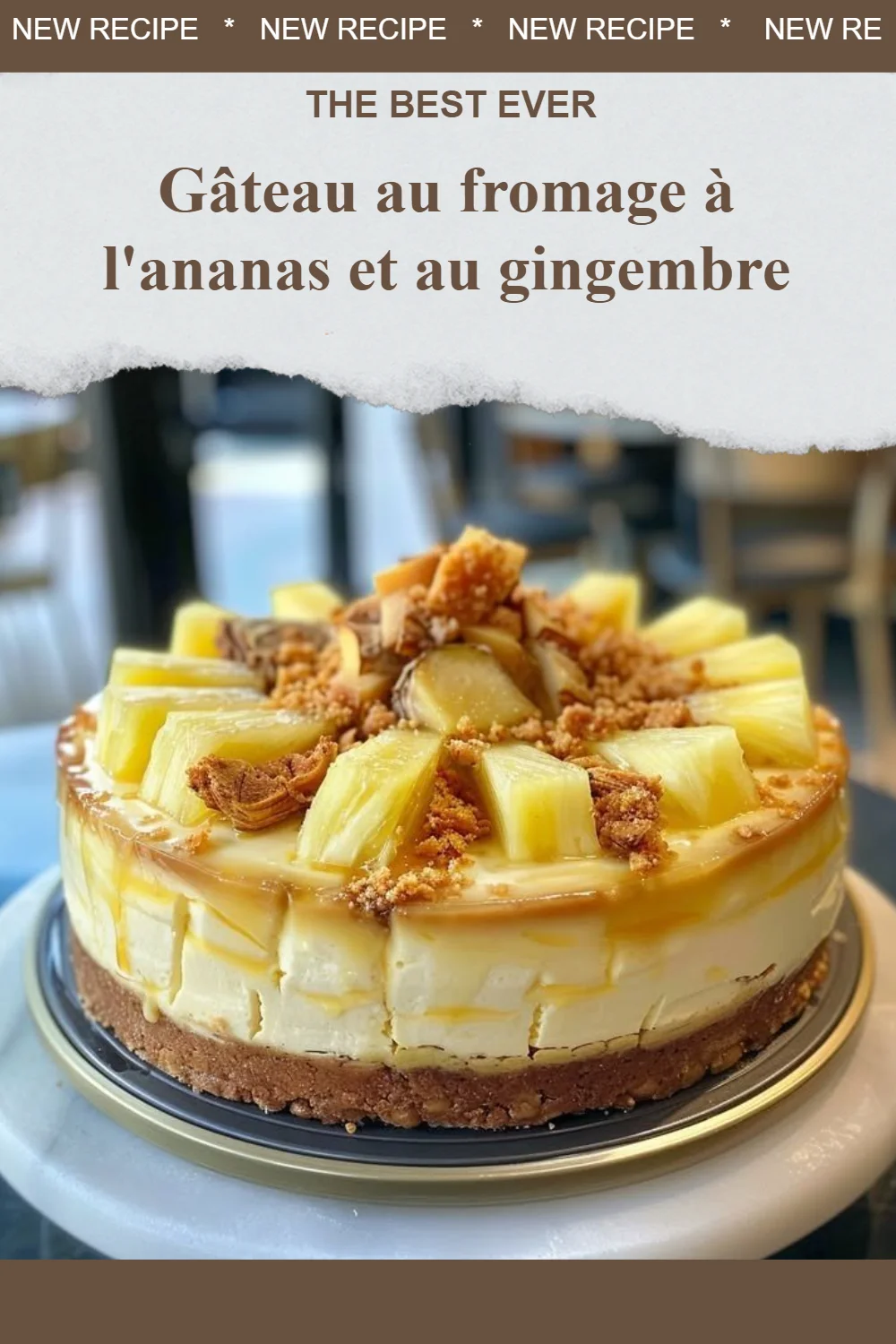 Gâteau au fromage à l'ananas et au gingembre sur une assiette