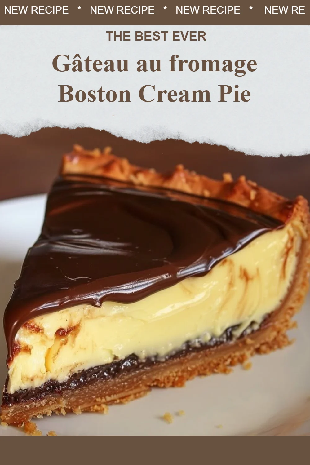 Gâteau au fromage Boston Cream Pie avec crème chocolatée et génoise
