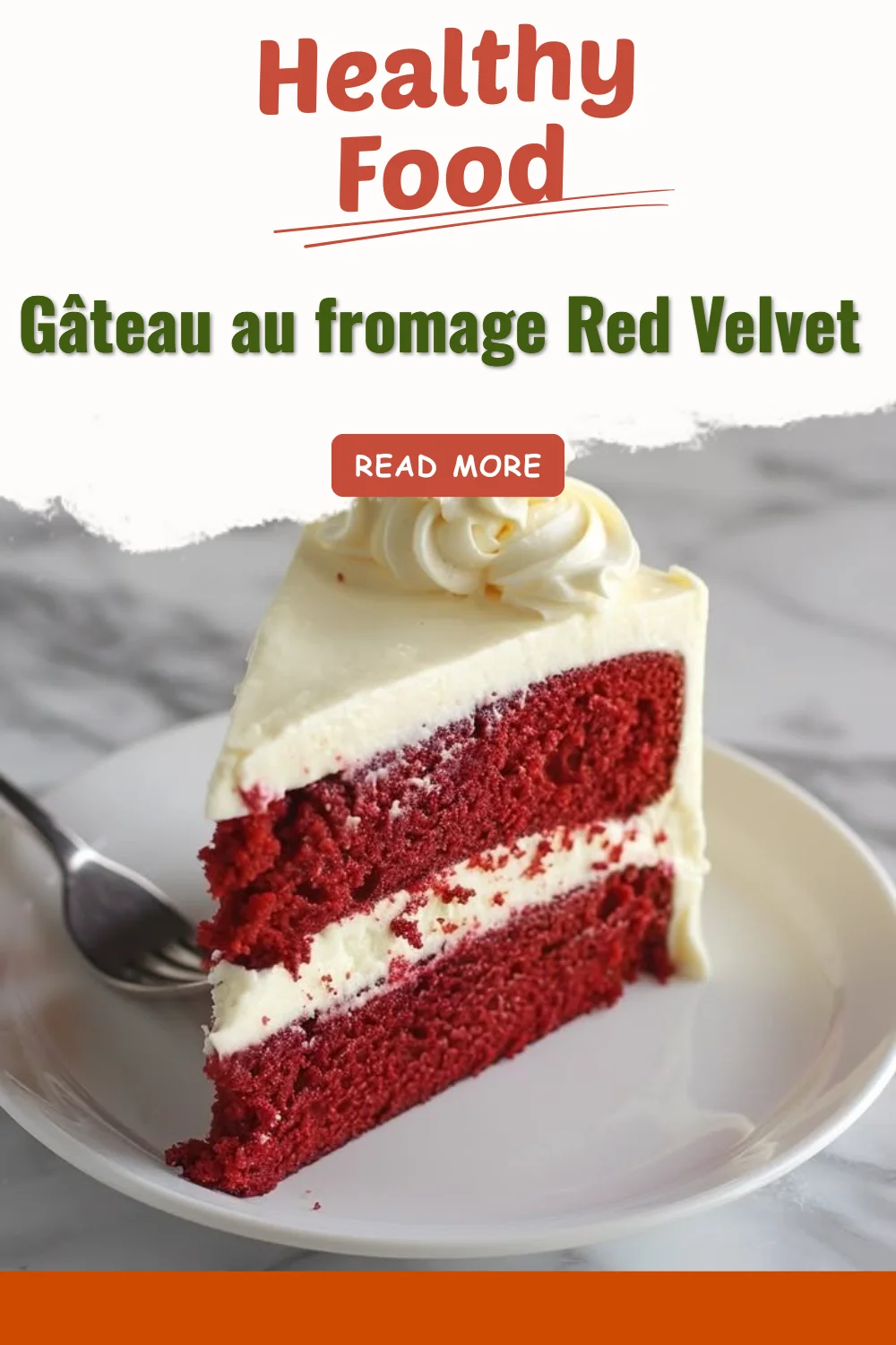 Gâteau au fromage Red Velvet garni de crème et framboises fraîches