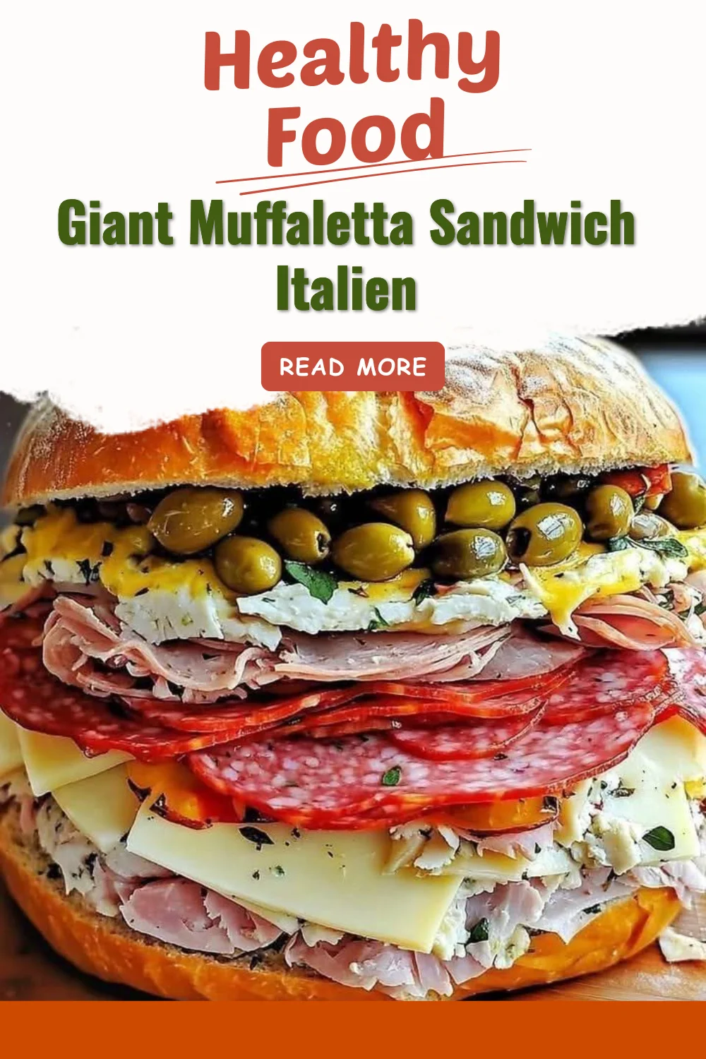Giant Muffaletta Sandwich Italien avec charcuterie et olives