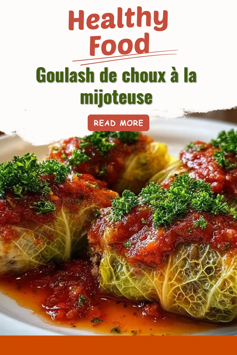 Goulash de choux préparé dans une mijoteuse avec légumes frais
