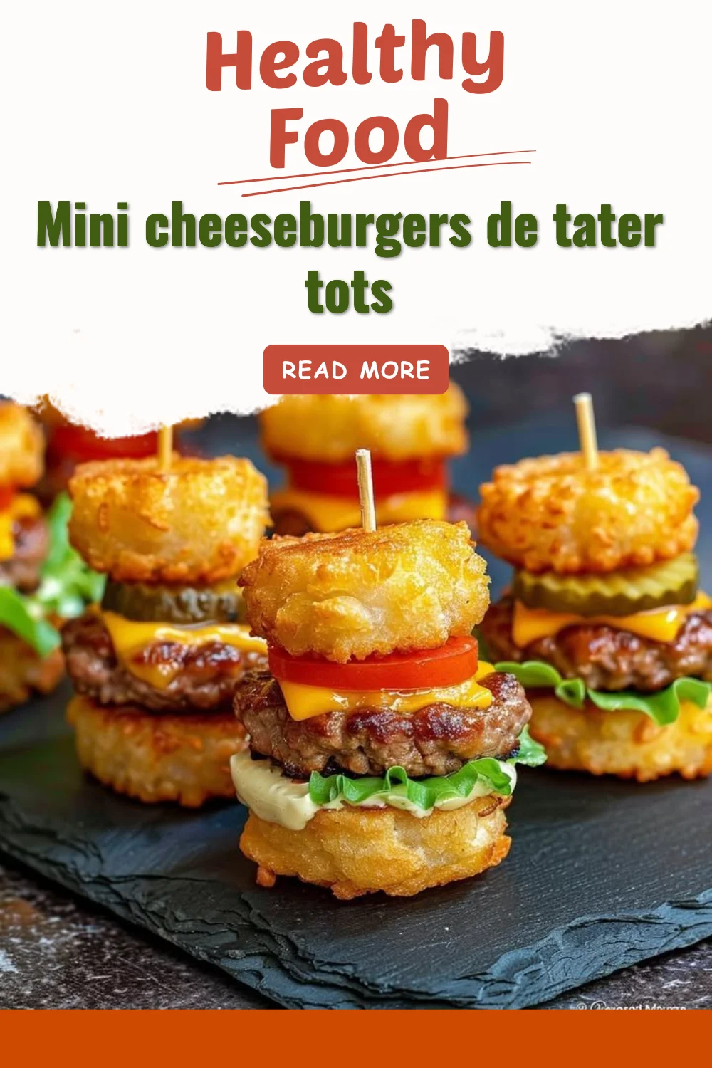 Mini cheeseburgers de tater tots, une bouchée savoureuse et croustillante.