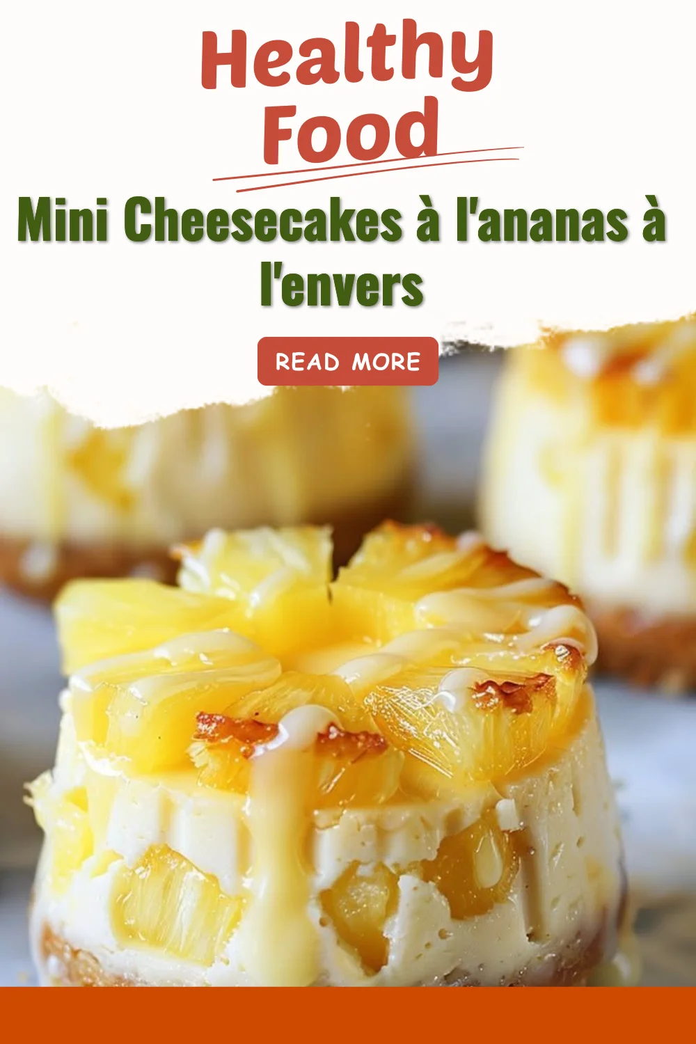 Mini Cheesecakes à l'ananas à l'envers présentés sur un plat élégant.