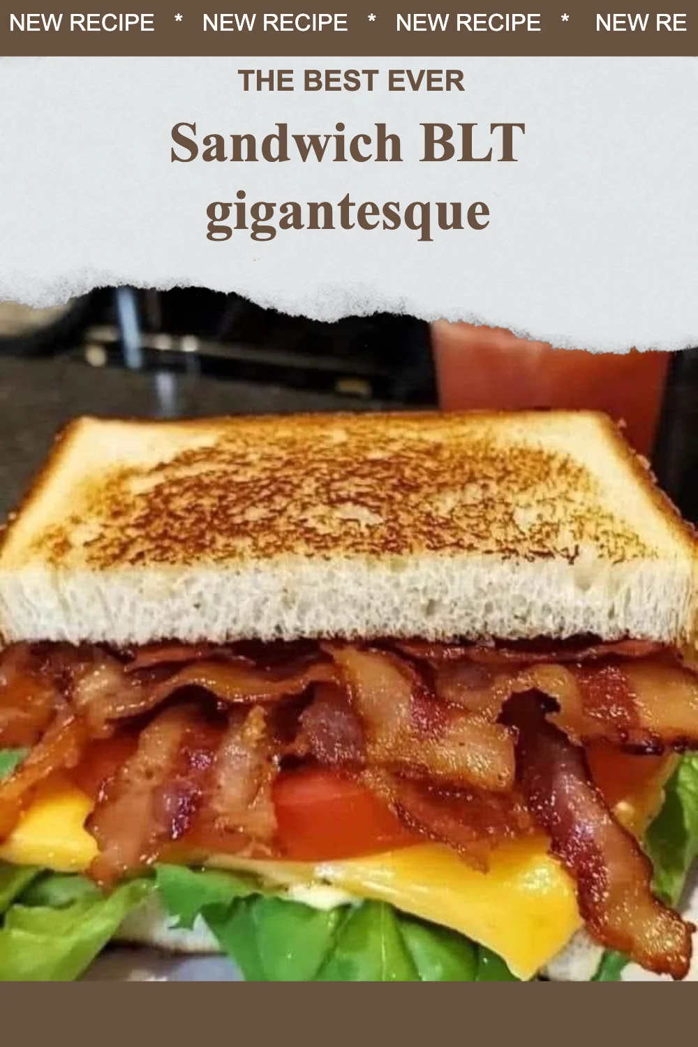 Sandwich BLT gigantesque avec bacon croustillant, laitue fraîche et tomates