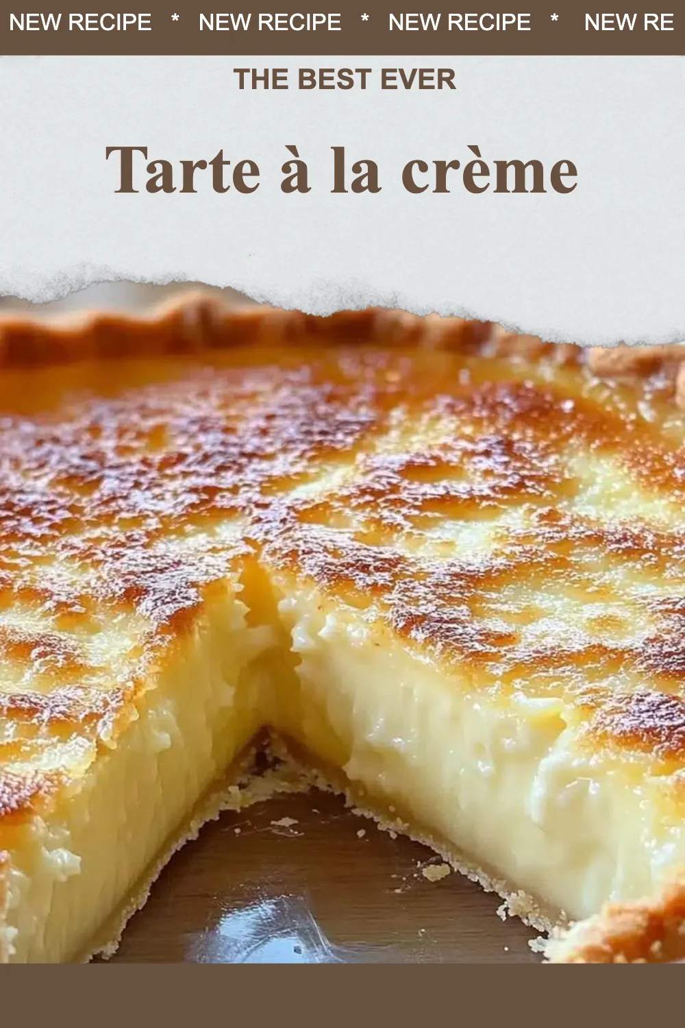 Une savoureuse tarte à la crème garnie de crème légère et de fruits frais.