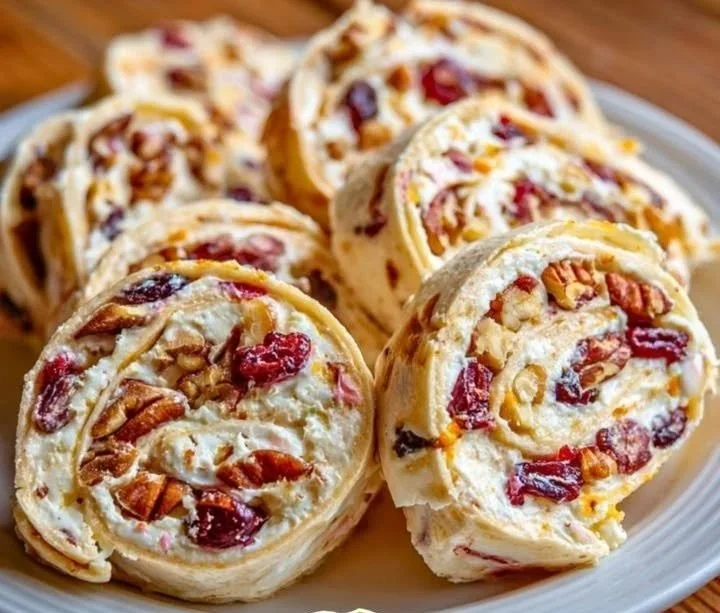 Roul&eacute;s au fromage cr&egrave;me, canneberges et oranges avec pacanes
