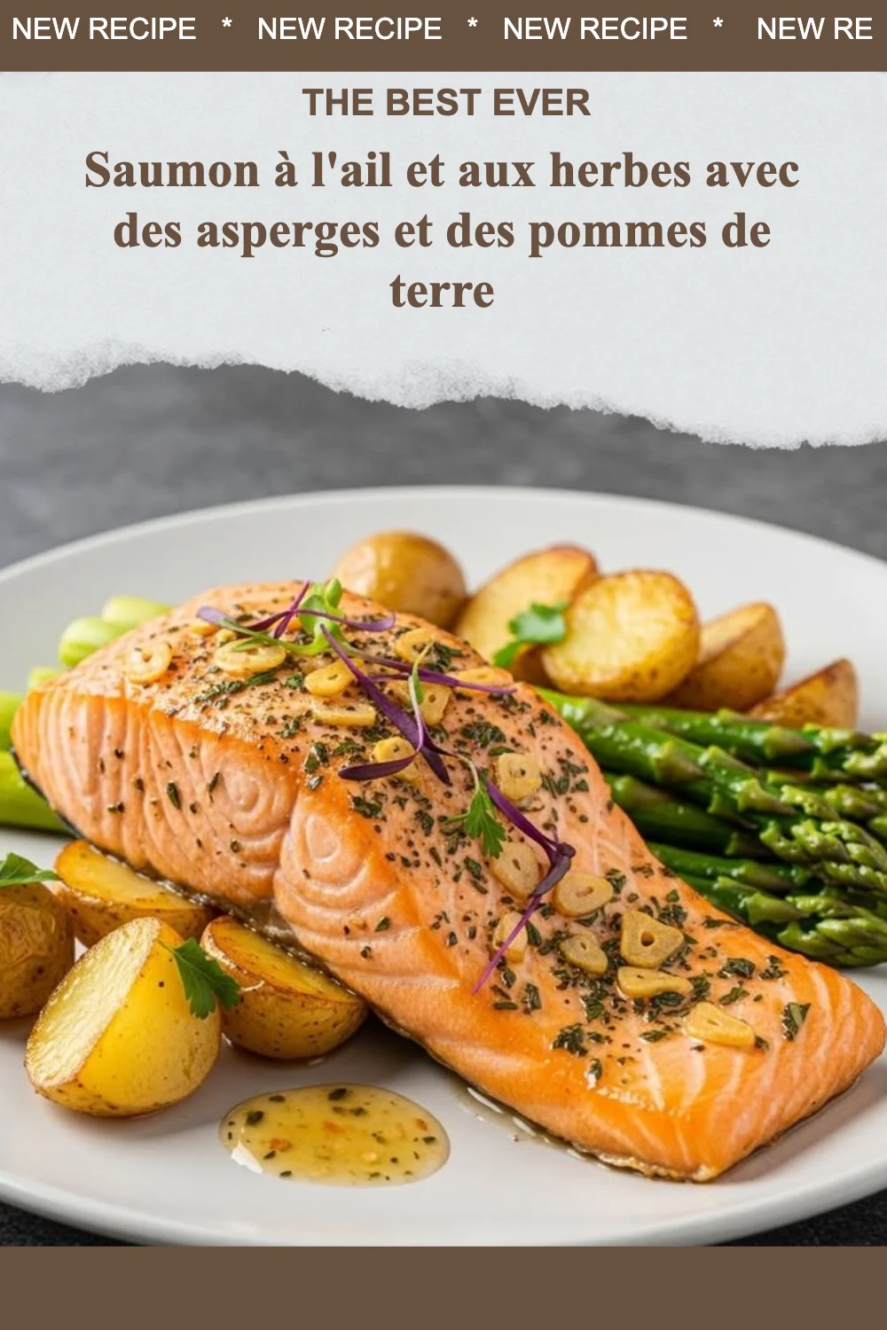 Saumon à l'ail et aux herbes servi avec des asperges et des pommes de terre