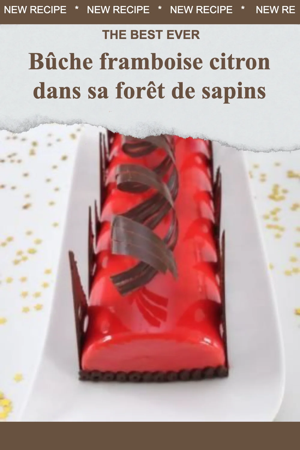 Bûche framboise citron dans sa forêt de sapins
