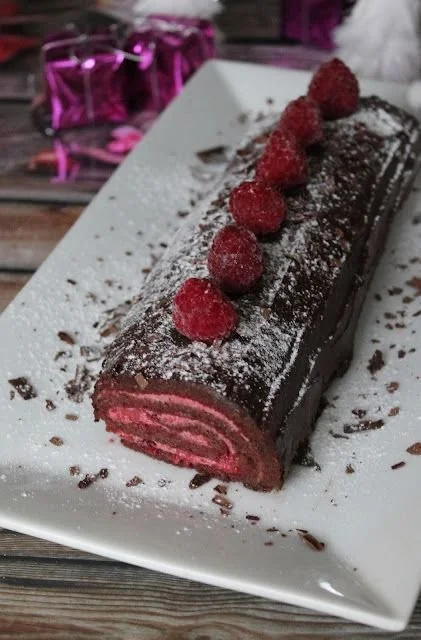 B&ucirc;che roul&eacute;e framboises et chocolat