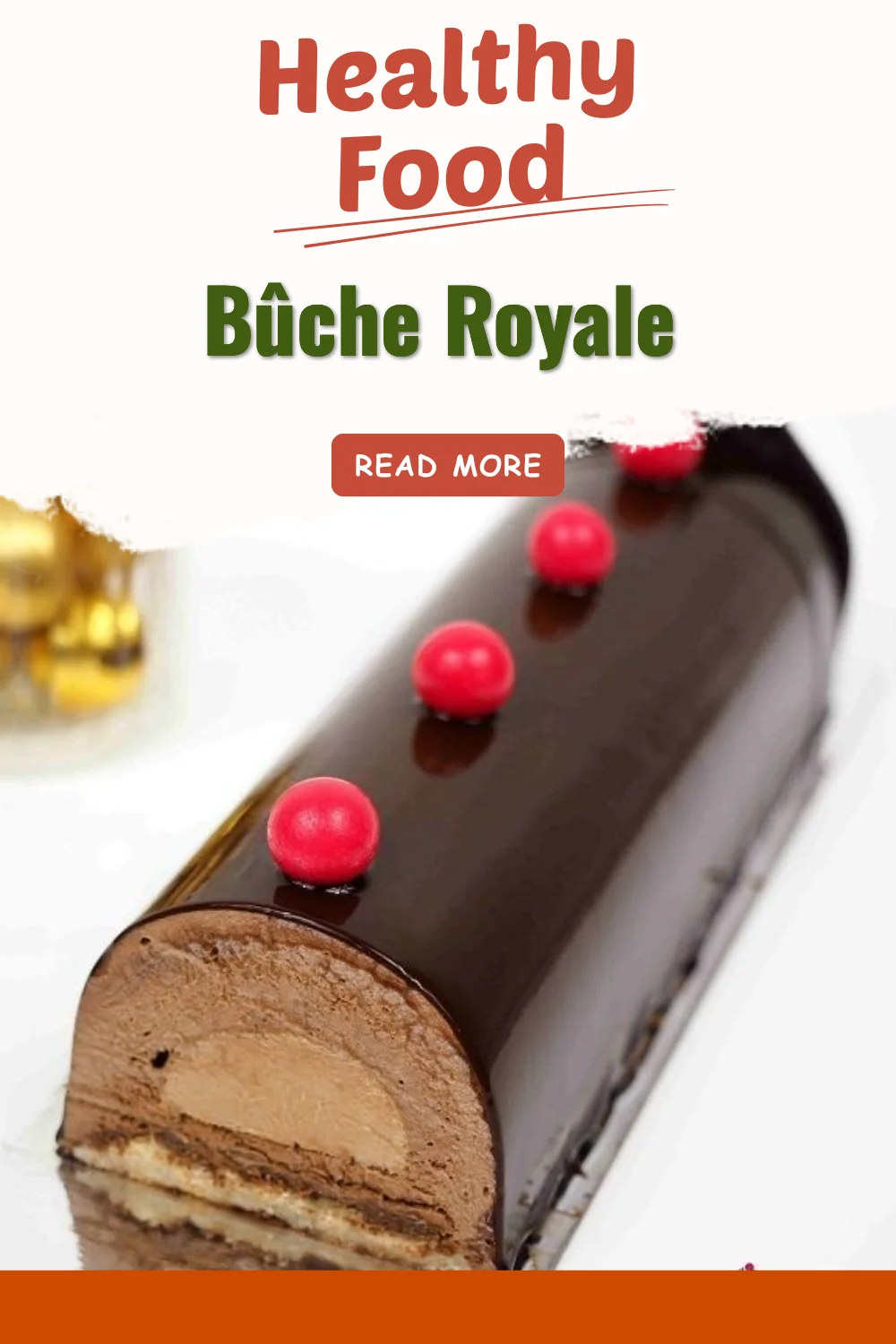 Bûche Royale décorée pour les fêtes avec un glaçage en chocolat et des fruits
