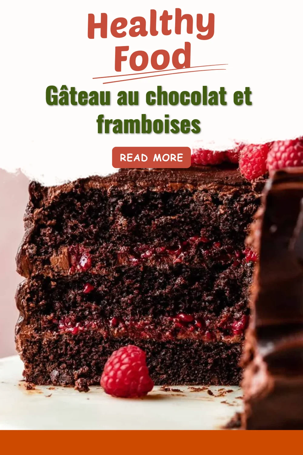 Gâteau au chocolat et framboises sur une assiette élégante