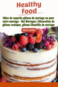 Gâteau de mariage nu élégant avec décoration rustique et chantilly