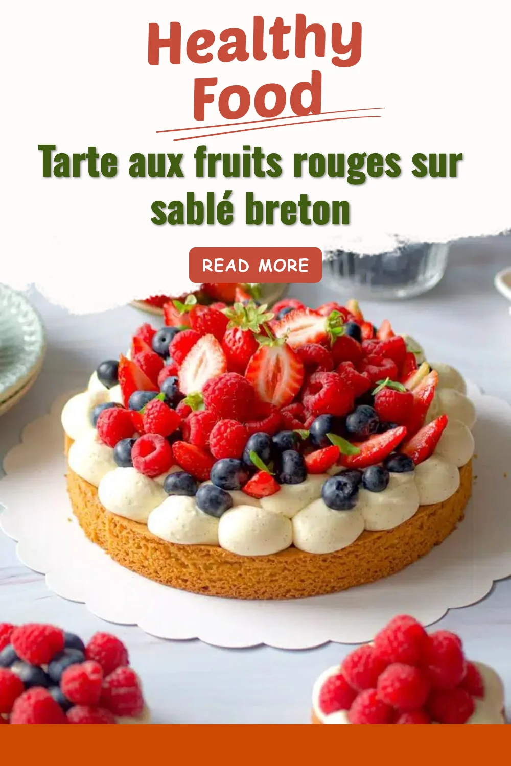 Tarte aux fruits rouges sur sablé breton, un dessert estival coloré et délicieux.