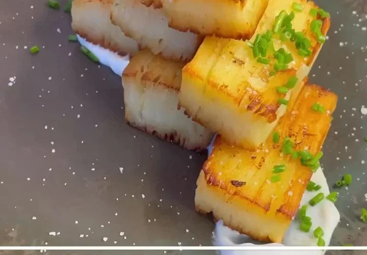 Pavé de Pomme de Terre croustillant et savoureux, préparé avec des pommes de terre
