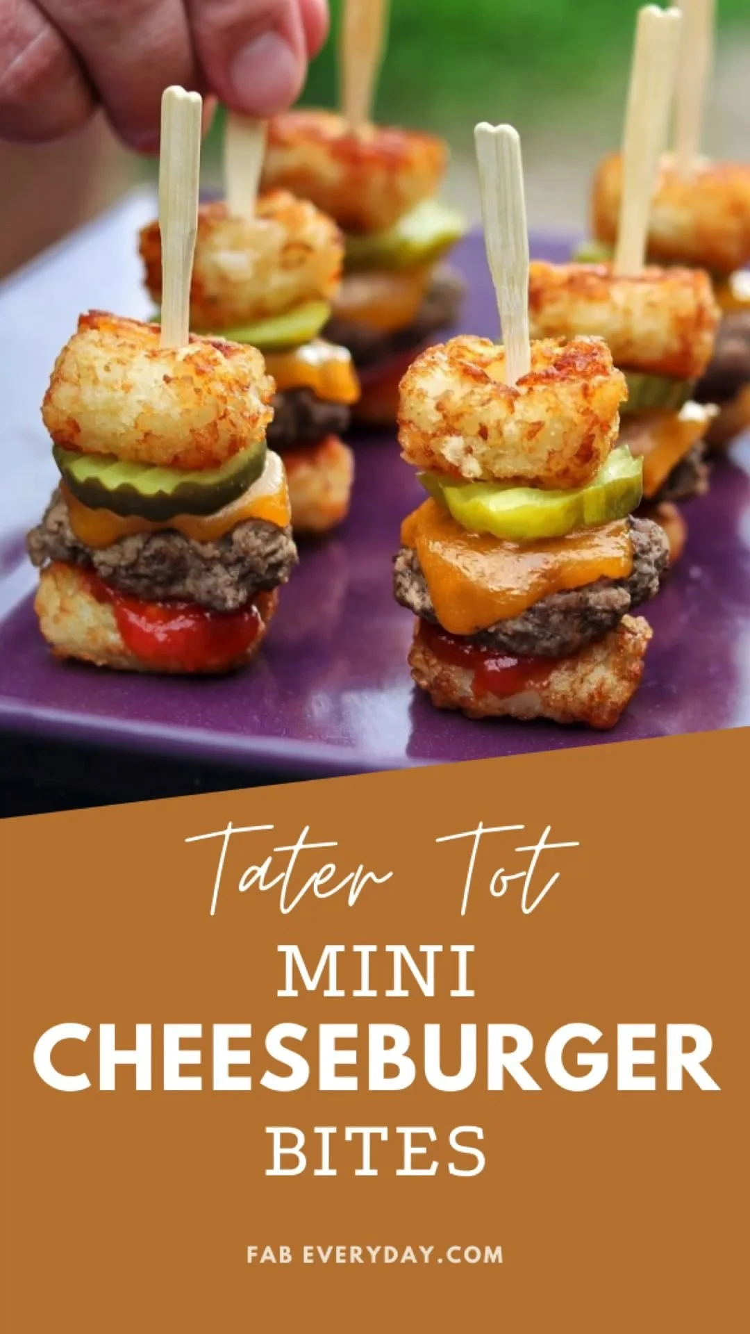 Bouch&eacute;es de mini hamburgers aux Tater Tots