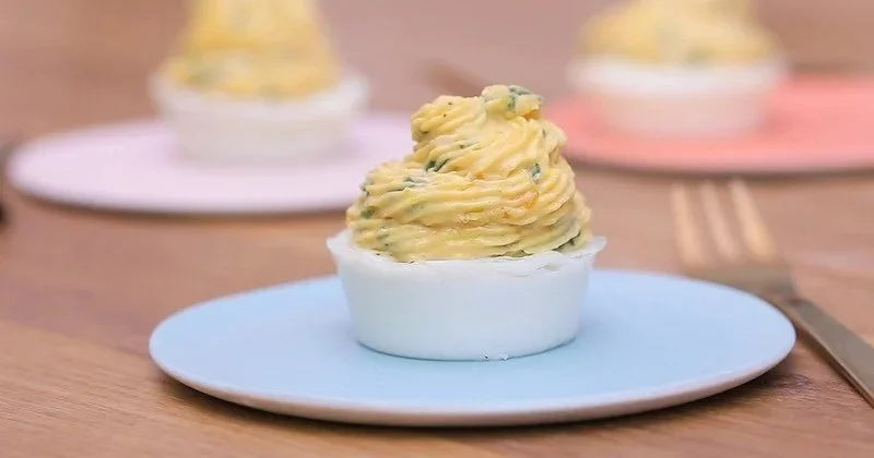 œufs mimosas avec un look cupcake